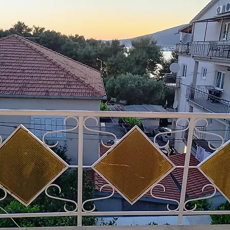 Апартаменты Cozy With 3 Bedrooms Трогир