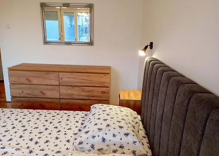 Cozy With 3 Bedrooms 아파트 트로기르