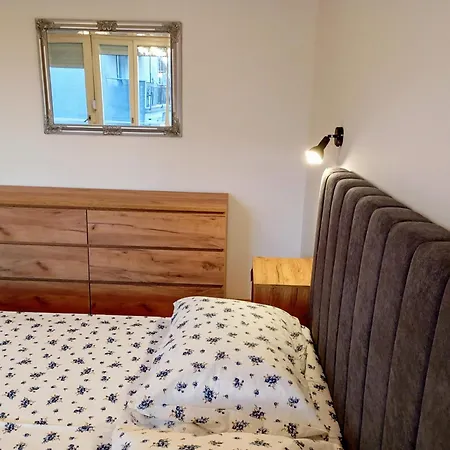 Cozy With 3 Bedrooms דירה טרוגיר