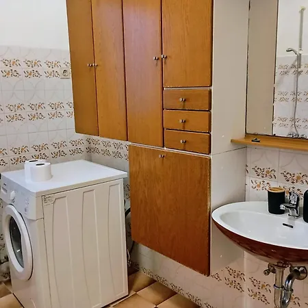 Cozy With 3 Bedrooms דירה טרוגיר