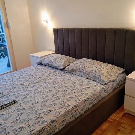 Cozy With 3 Bedrooms דירה טרוגיר