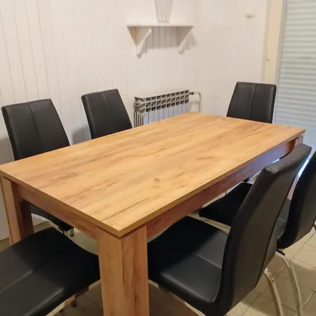 Cozy With 3 Bedrooms טרוגיר