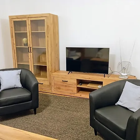 Cozy With 3 Bedrooms דירה טרוגיר