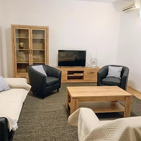 Cozy With 3 Bedrooms * טרוגיר