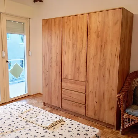 Cozy With 3 Bedrooms *